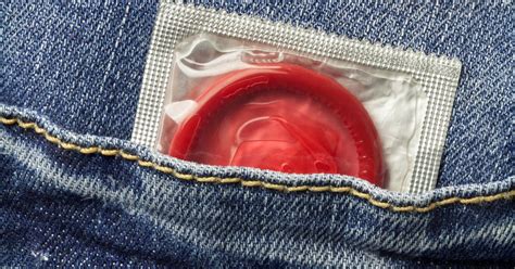 Fafanje brez kondoma do konca Bordel Tombodu